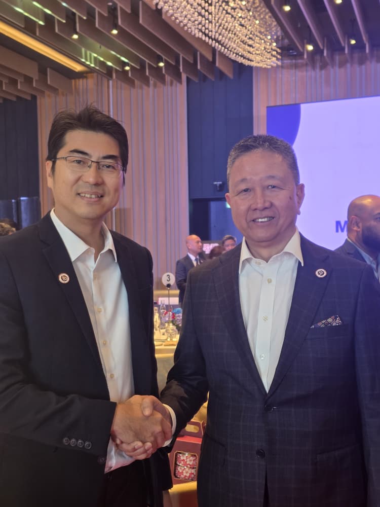 CEO Sean Chia with Chairman of SME Corporation Datuk Teng Chang Khim